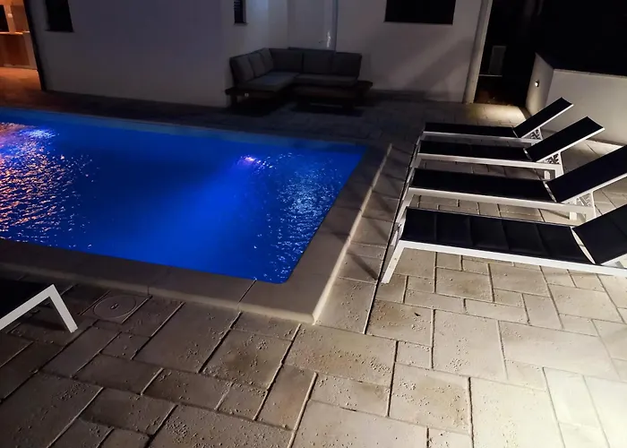 Big Swimming Pool Moonvidal Residence